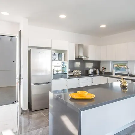 1696 - Dream With Private Pool In Exclusive Neighbourhood Вилла *