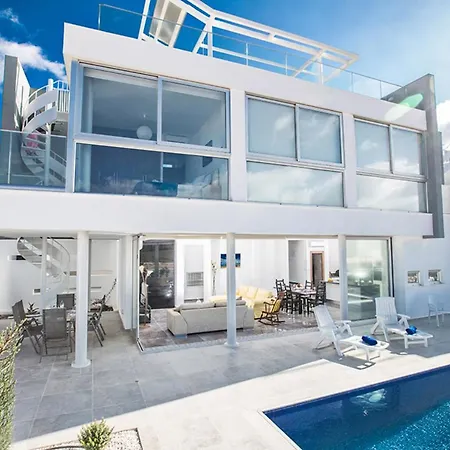 1696 - Dream With Private Pool In Exclusive Neighbourhood Villa Protaras