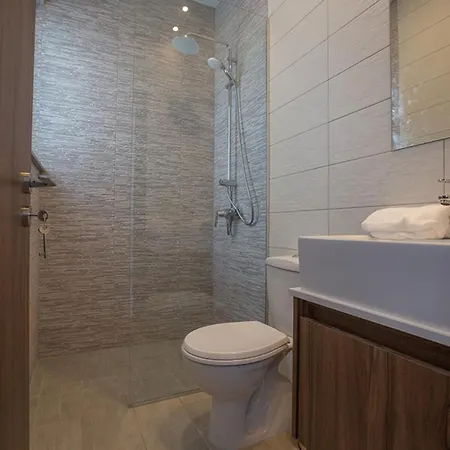 1696 - Dream With Private Pool In Exclusive Neighbourhood